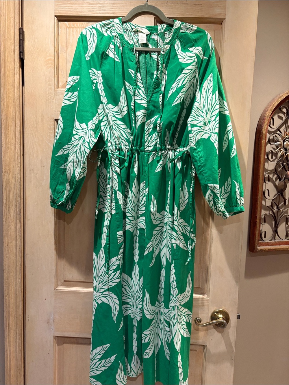 H&M Green and White Leaf-Print Long Sleeve Midi Dress Size S